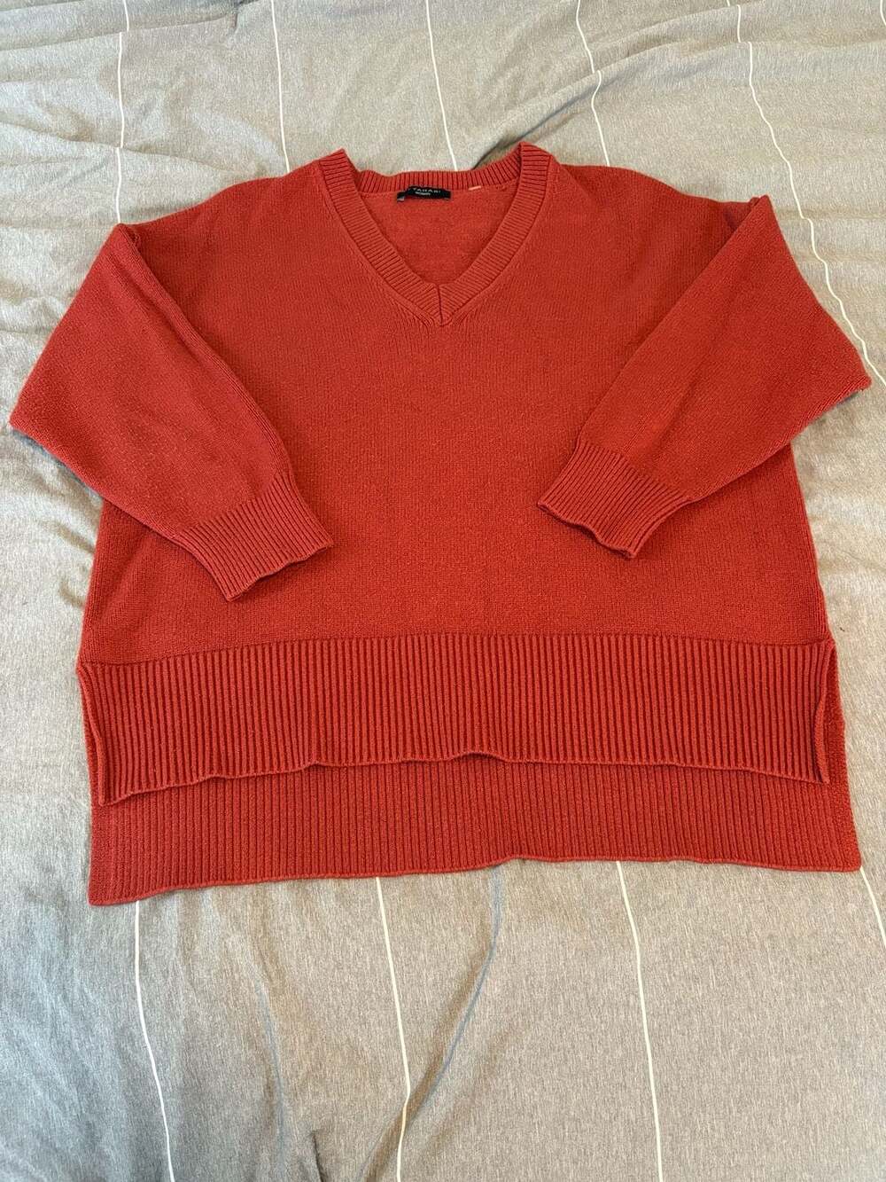 T Tahari V-Neck High-Low Pullover Sweater Rust Red
